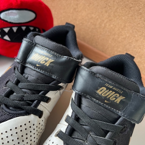 Nike kids Team Hustle Quick Basketball Shoes - Picture 9 of 9